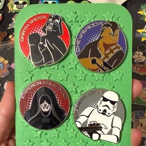 Disney Star Wars mystery box- set of 4 pins